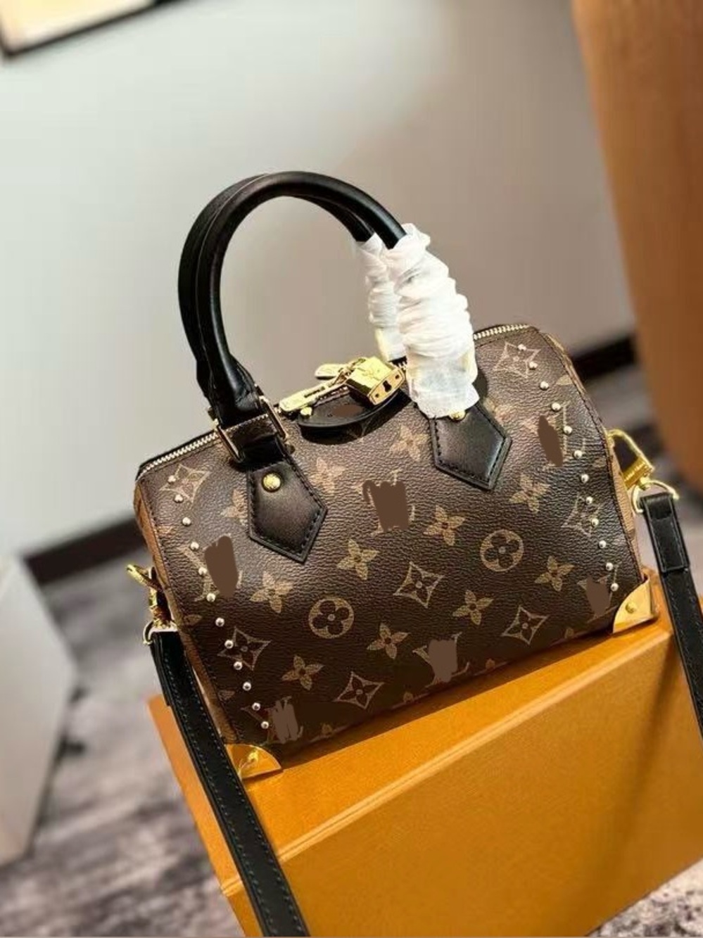 New women’s brown fashion handbag - Picture 2 of 6